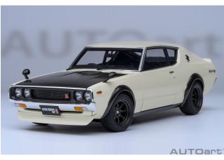 NISSAN SKYLINE 2000 GT-R (KPGC110) TUNED VERSION „CARBON BLACK BONNET“ weiß AUTOart 1:18 Composite
